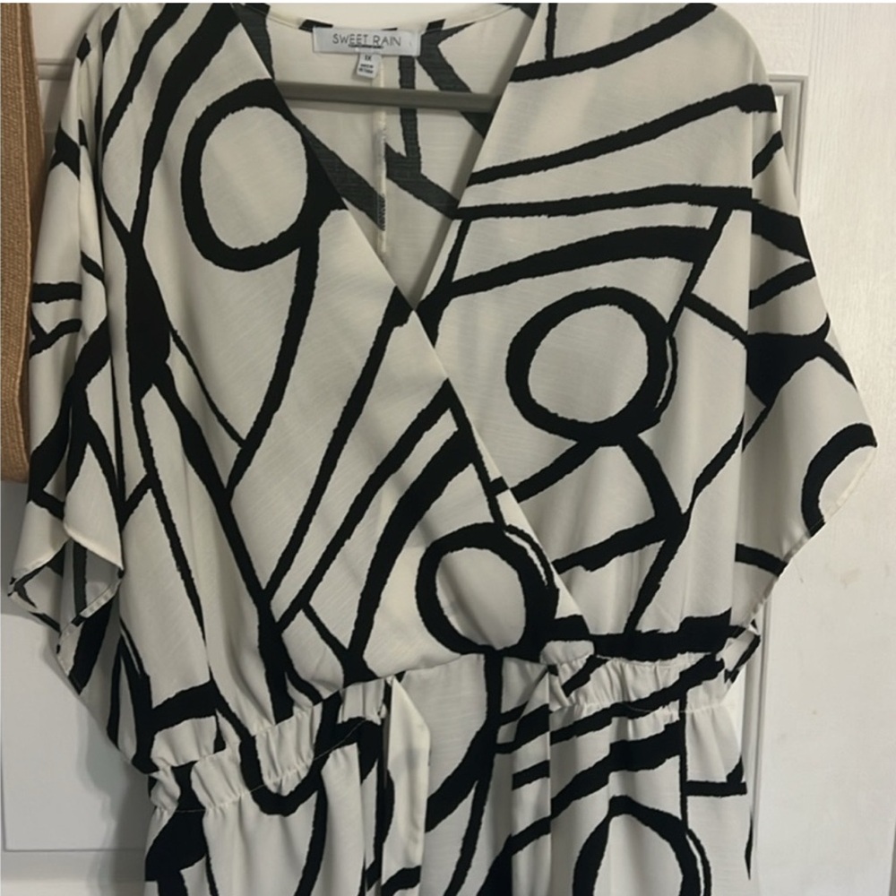 Black and White Geometric Dress